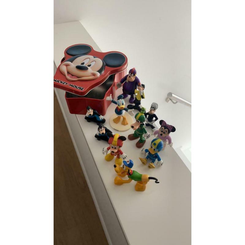 Verschillende disneyfiguren van Mickey Mouse blik