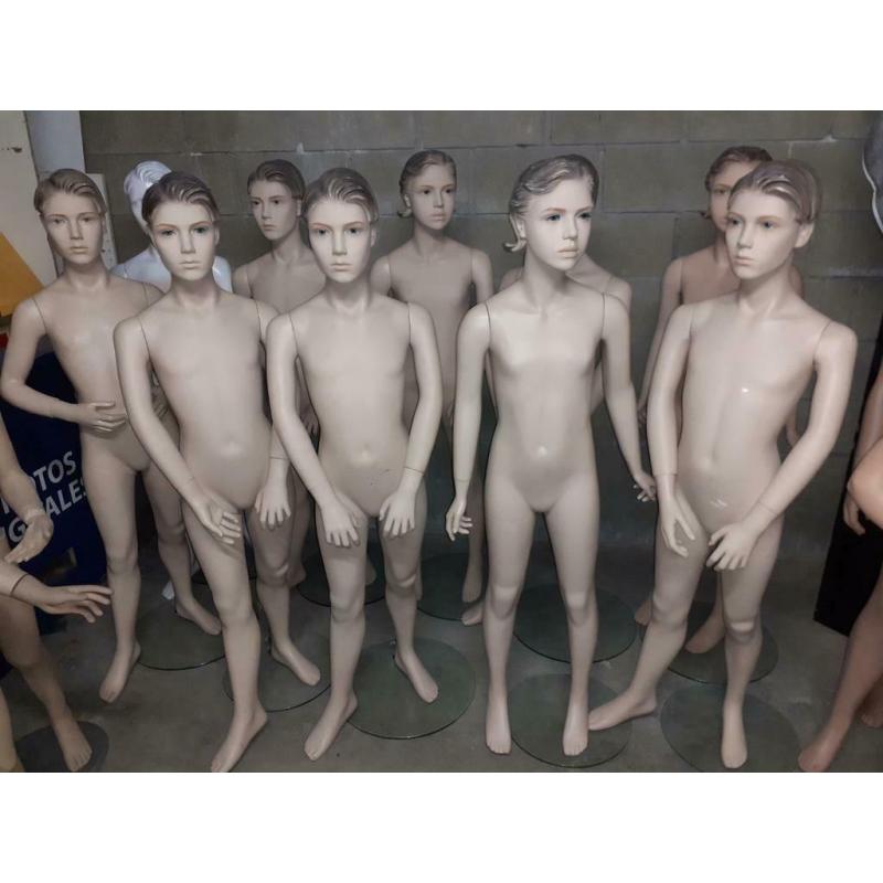 Magnifiques mannequins mannequins fille-garçon réalistes