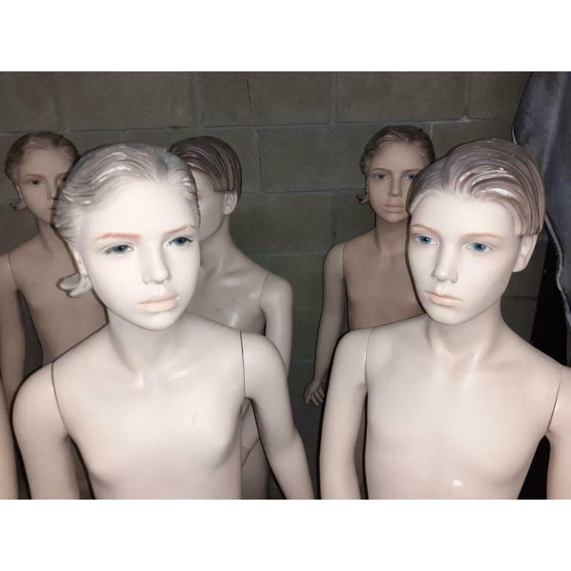 Magnifiques mannequins mannequins fille-garçon réalistes
