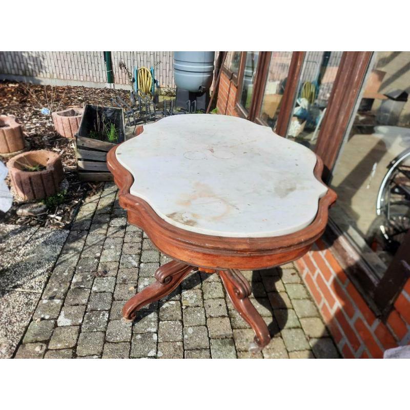 Antiek tafel met marmer blad.