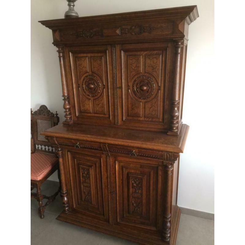 Antieke Luikse kast . H188cm,b57cm,l120cm.