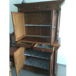 Antieke Luikse kast . H188cm,b57cm,l120cm.