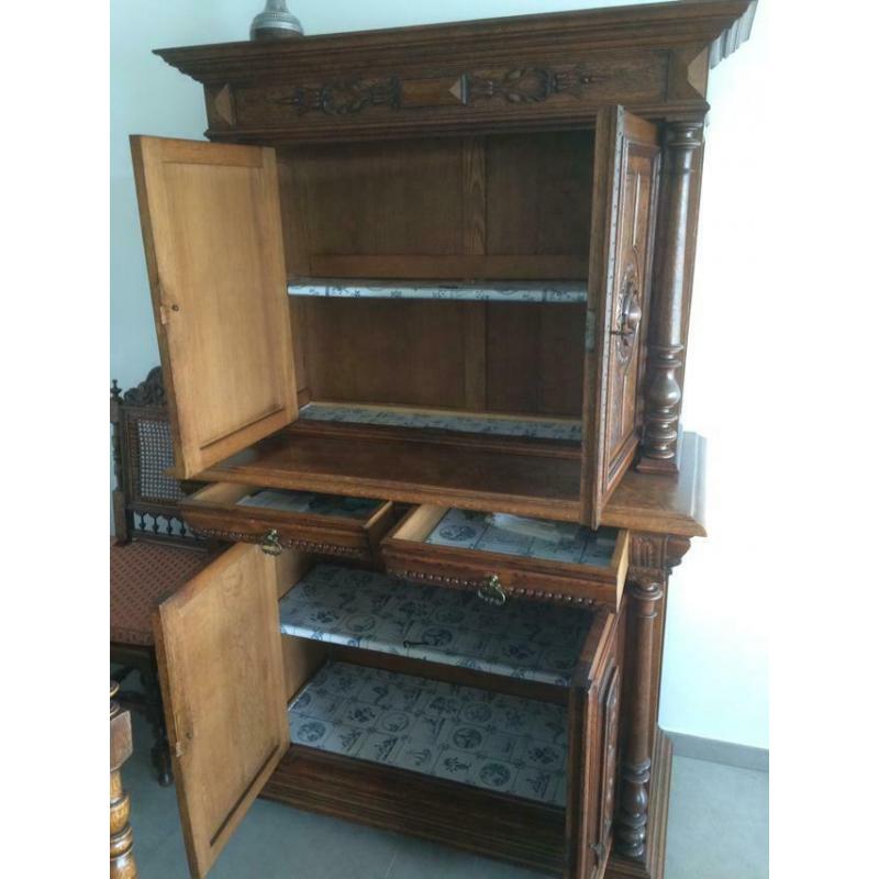 Antieke Luikse kast . H188cm,b57cm,l120cm.