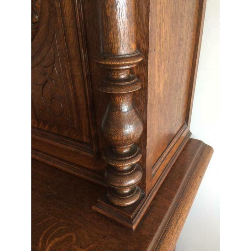 Antieke Luikse kast . H188cm,b57cm,l120cm.