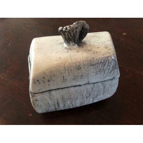 Pot avec couvercle en raku