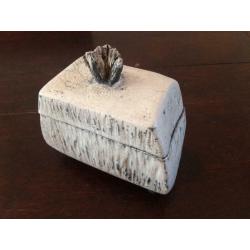 Pot avec couvercle en raku