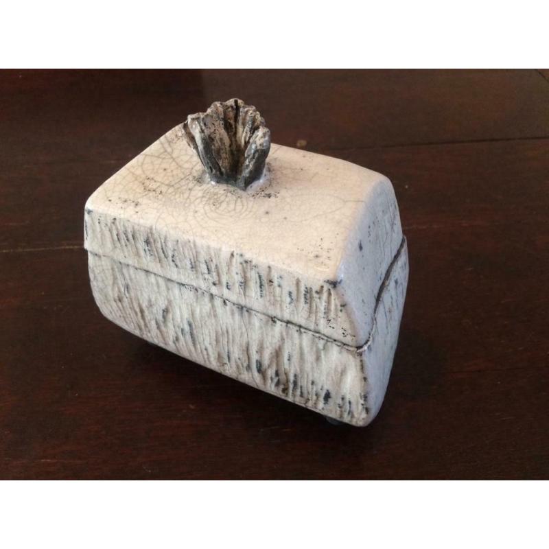 Pot avec couvercle en raku