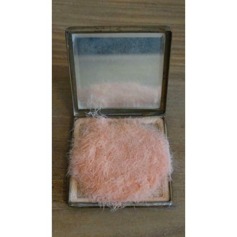 oude make-up poederdoos.