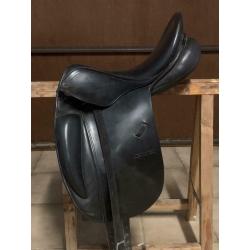 Dressuur zadel 17,5 inch