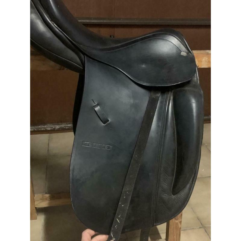 Dressuur zadel 17,5 inch