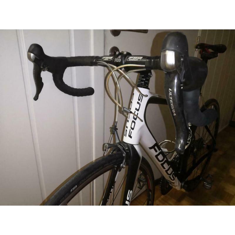 Focus Izalco maat 52/54 carbon full ultegra
