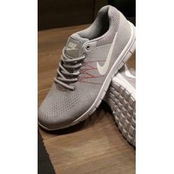 Nike sportschoenen maat 46.
