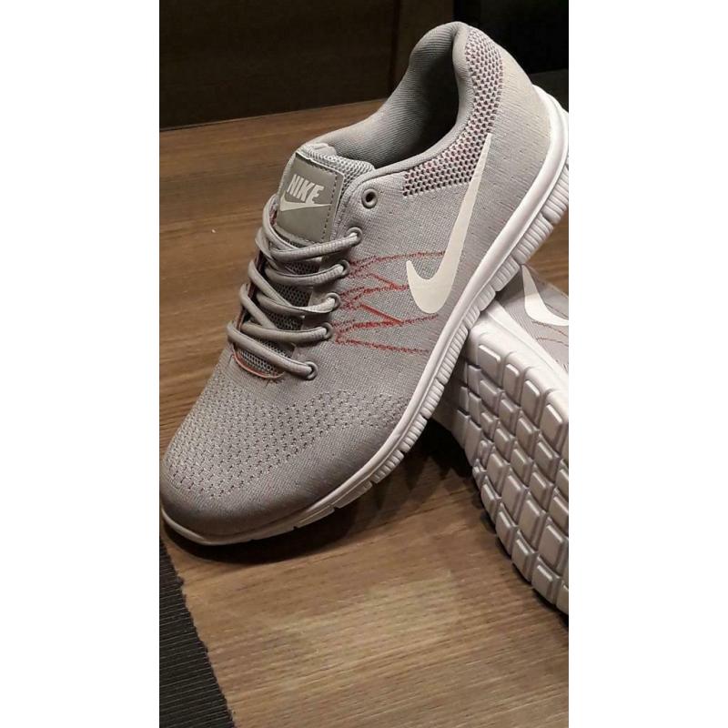 Nike sportschoenen maat 46.