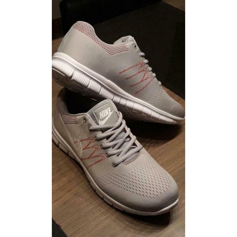 Nike sportschoenen maat 46.