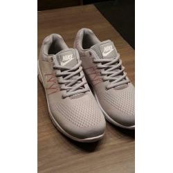Nike sportschoenen maat 46.