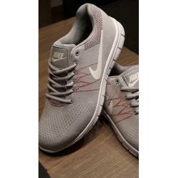 Nike sportschoenen maat 46.