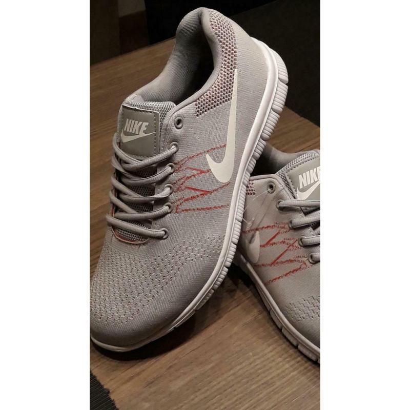 Nike sportschoenen maat 46.