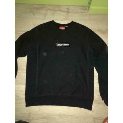 SUPREME black on black sweater + zakje