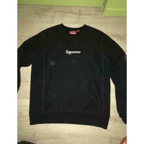 SUPREME black on black sweater + zakje