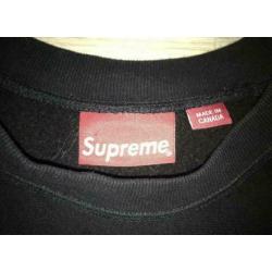 SUPREME black on black sweater + zakje