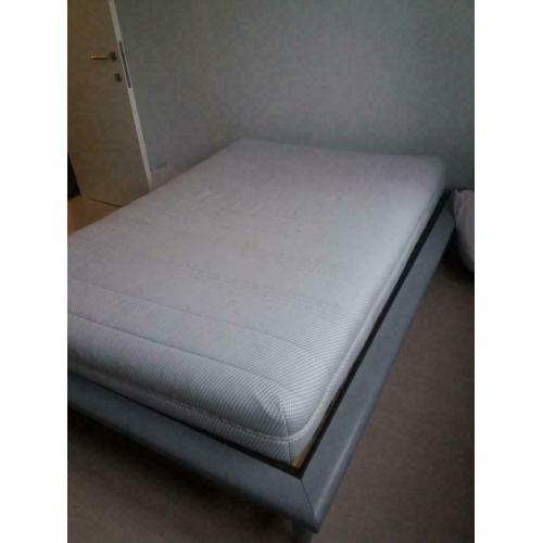 Sommier + Cadre lit + Matelas 1.40 m bon état