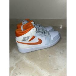 Air Jordan 1 Mid Starfish Platinum