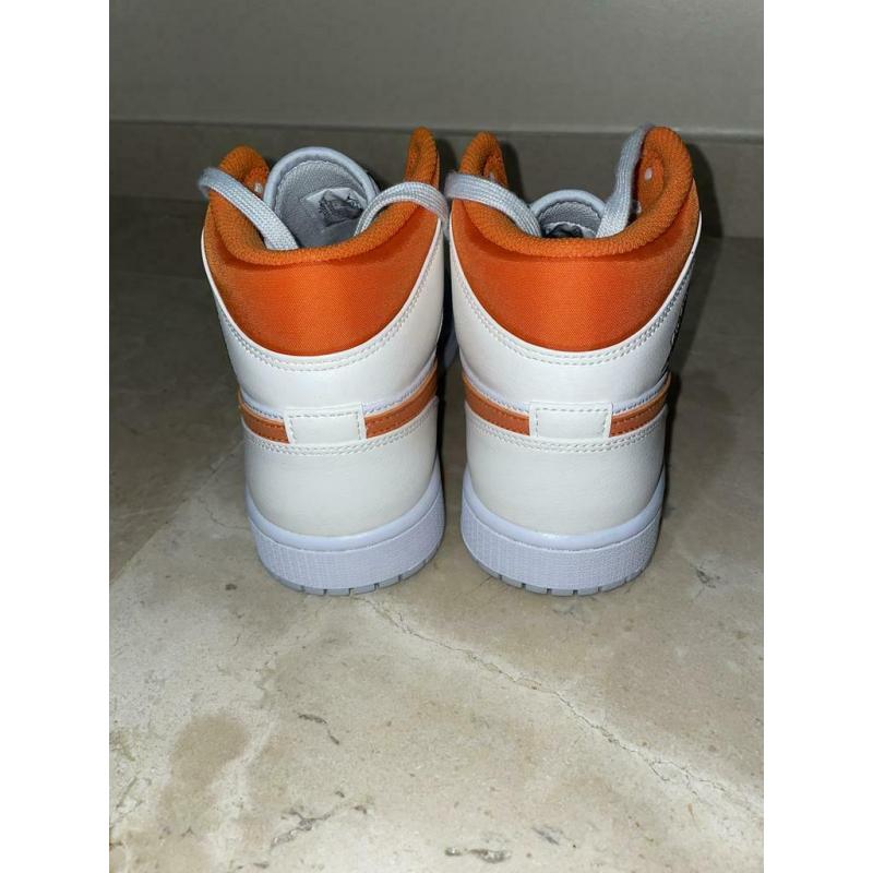 Air Jordan 1 Mid Starfish Platinum