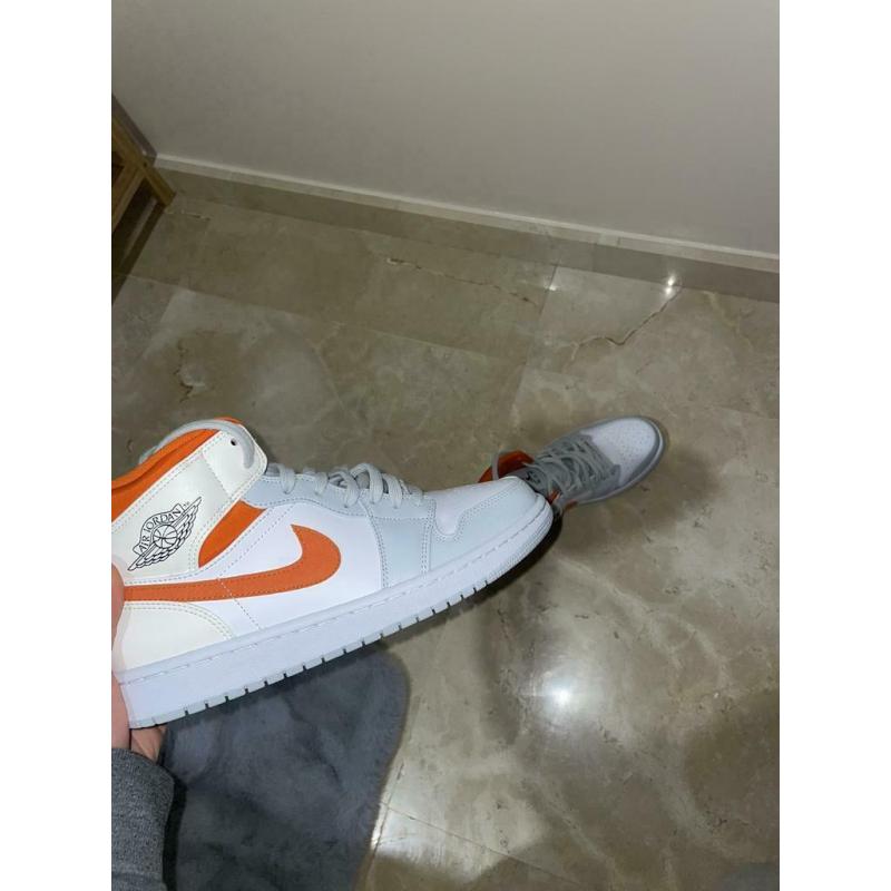 Air Jordan 1 Mid Starfish Platinum