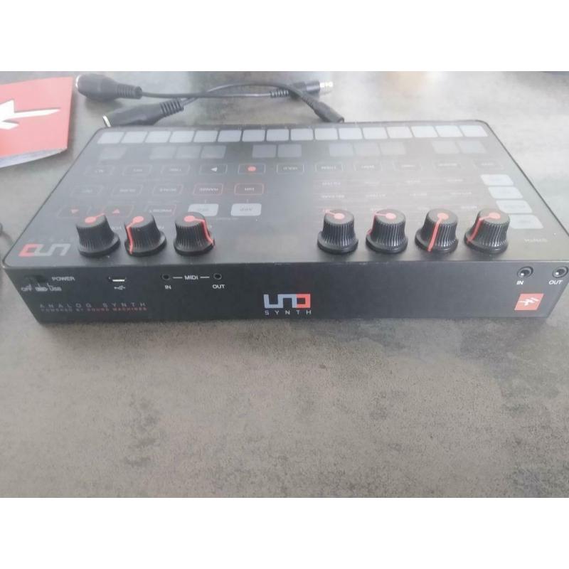 IK UNO synth - Analog Digital Hybrid Mono Synth