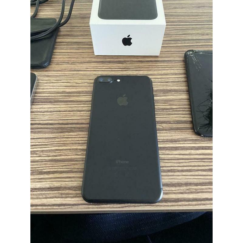 iPhone 4-7 plus et 2x iPhone 8 pour les pièces