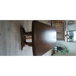 Oude eiken tafel