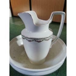 Lavabo en porcelaine avec garniture