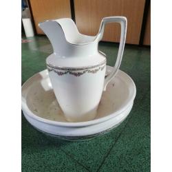 Lavabo en porcelaine avec garniture