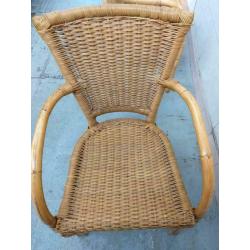 3 rieten stoelen en tafeltje
