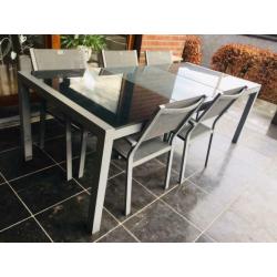 SET DE JARDIN et CHAISES (6 pers)