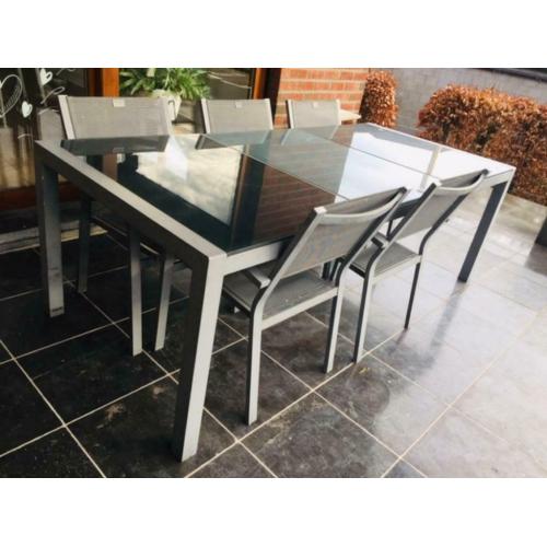 SET DE JARDIN et CHAISES (6 pers)
