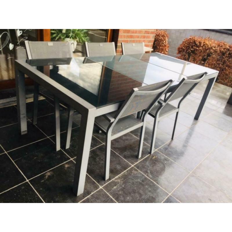 SET DE JARDIN et CHAISES (6 pers)
