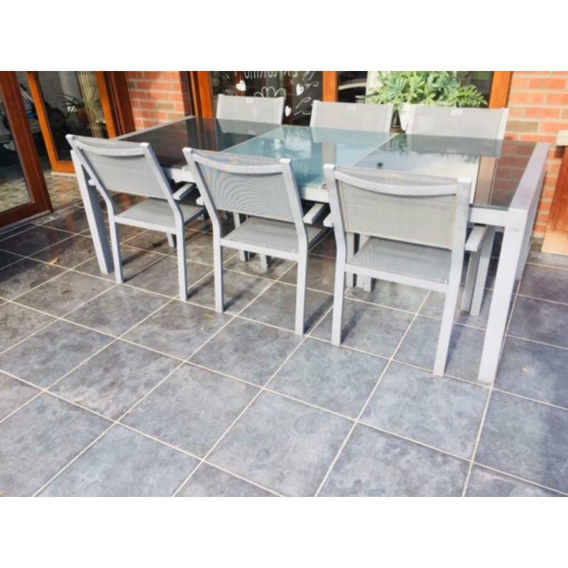 SET DE JARDIN et CHAISES (6 pers)