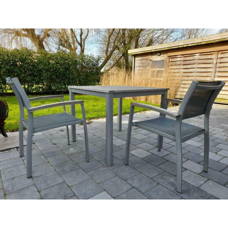 Tuinset - tafel en 2 stoelen