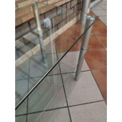 TV tafel in glas. Afmetingen 110Lx44Bx57H.