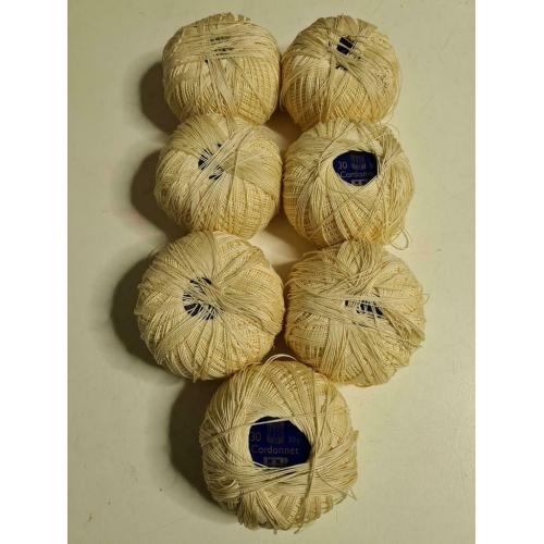 11 beige bollen haakgaren van 50gr - Gratis verzending.