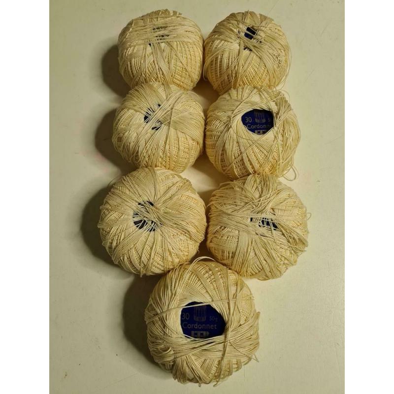 11 beige bollen haakgaren van 50gr - Gratis verzending.
