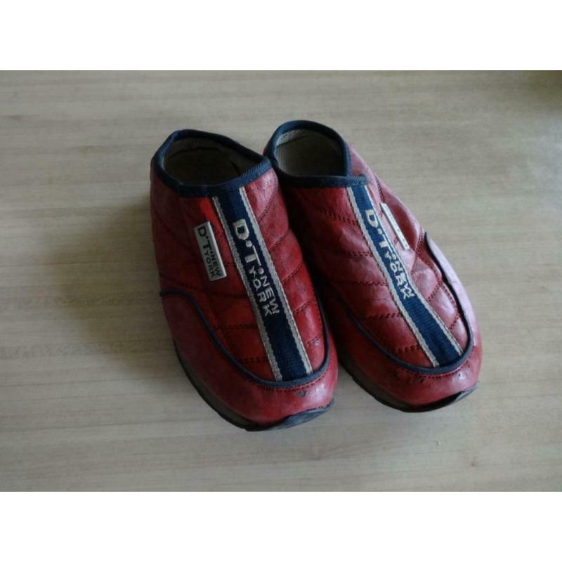 Pantoffels D.T. New York. maat 31-33. Unisex.